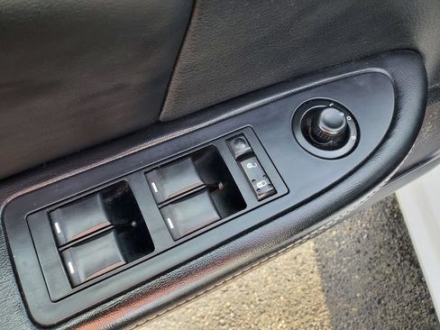 Used 2013 Chrysler 200 Limited FWD image 8