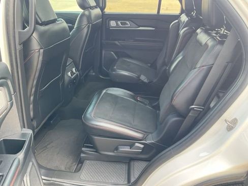 Used 2025 Ford Explorer ST image 23