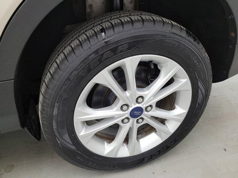 Used 2017 Ford Escape SE w/ SE Cold Weather Package AWD/4WD image 31