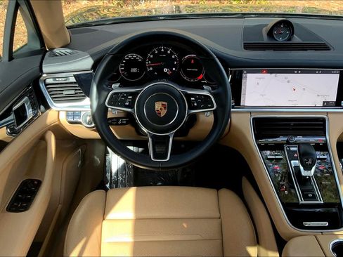 Used 2018 Porsche Panamera RWD image 6