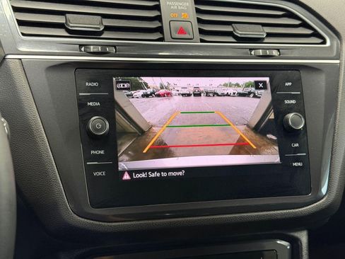 Used 2024 Volkswagen Tiguan SE FWD image 23