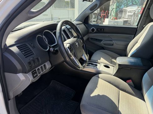 Used 2014 Toyota Tacoma PreRunner w/ SR5 Package RWD image 8