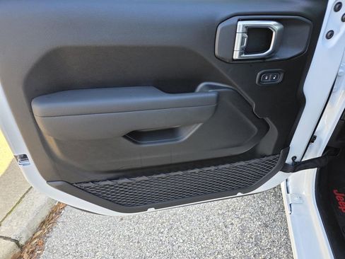 New 2026 Jeep Gladiator Sport image 31