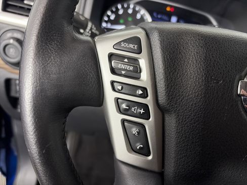 Used 2021 Nissan Titan SL w/ Moonroof Package AWD/4WD image 38