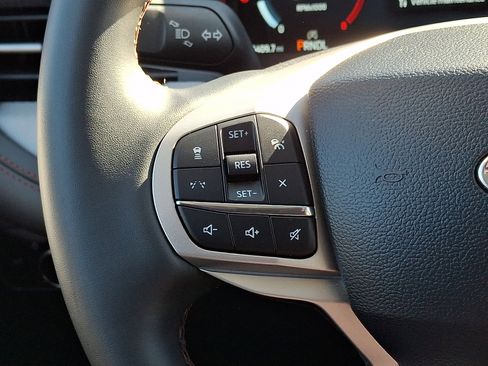 Certified 2025 Ford Explorer Active AWD/4WD image 23