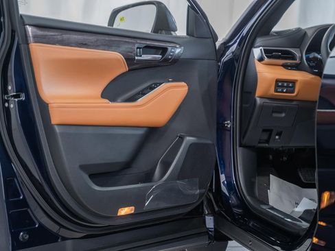 New 2026 Toyota Highlander Platinum image 43