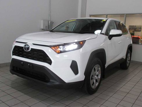 Used 2022 Toyota RAV4 LE image 14