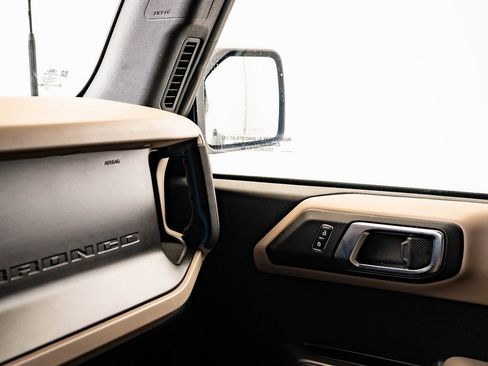 Used 2023 Ford Bronco Wildtrak image 33