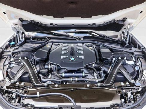 Used 2025 BMW 760i xDrive w/ Premium Package image 27