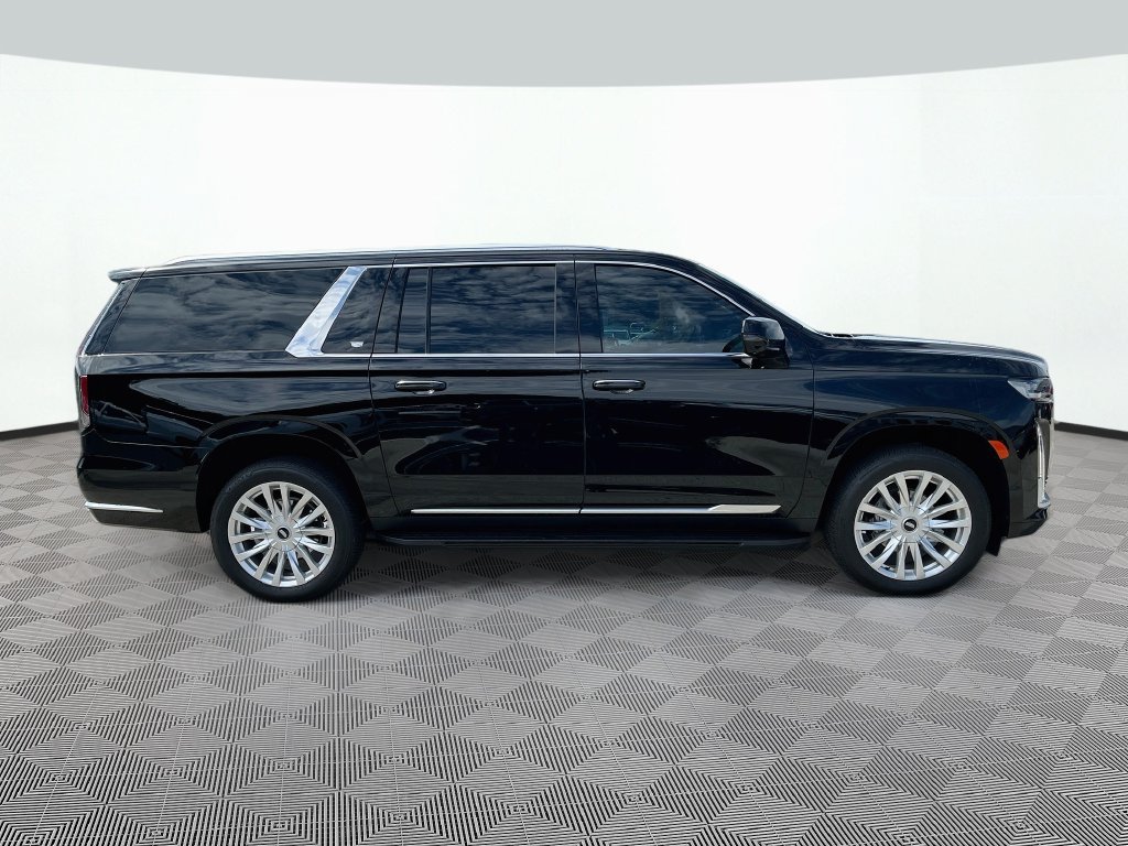Used 2023 Cadillac Escalade ESV Luxury RWD image 4