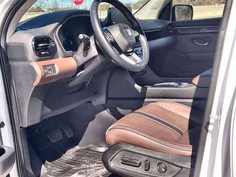 Certified 2025 Honda Pilot Elite image 3