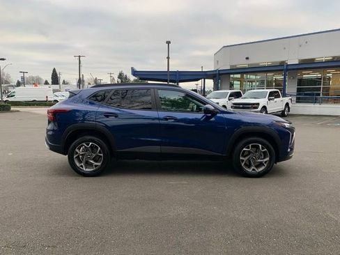 Used 2024 Chevrolet Trax LT w/ Driver Confidence Package image 7