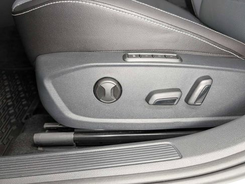 Used 2025 Volkswagen Jetta SEL image 38