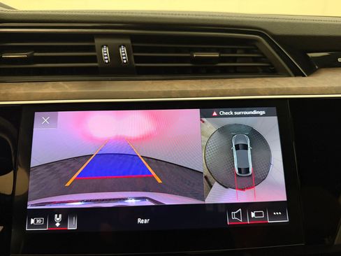 Certified 2023 Audi e-tron Premium w/ Convenience Plus Package AWD/4WD image 21