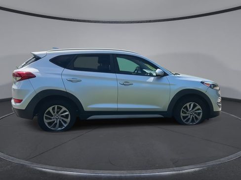 Used 2017 Hyundai Tucson SE Plus w/ Cargo Package FWD image 9