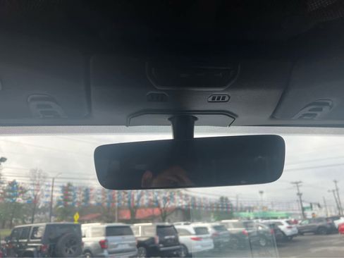 Used 2020 Jeep Wrangler Unlimited Sahara image 30