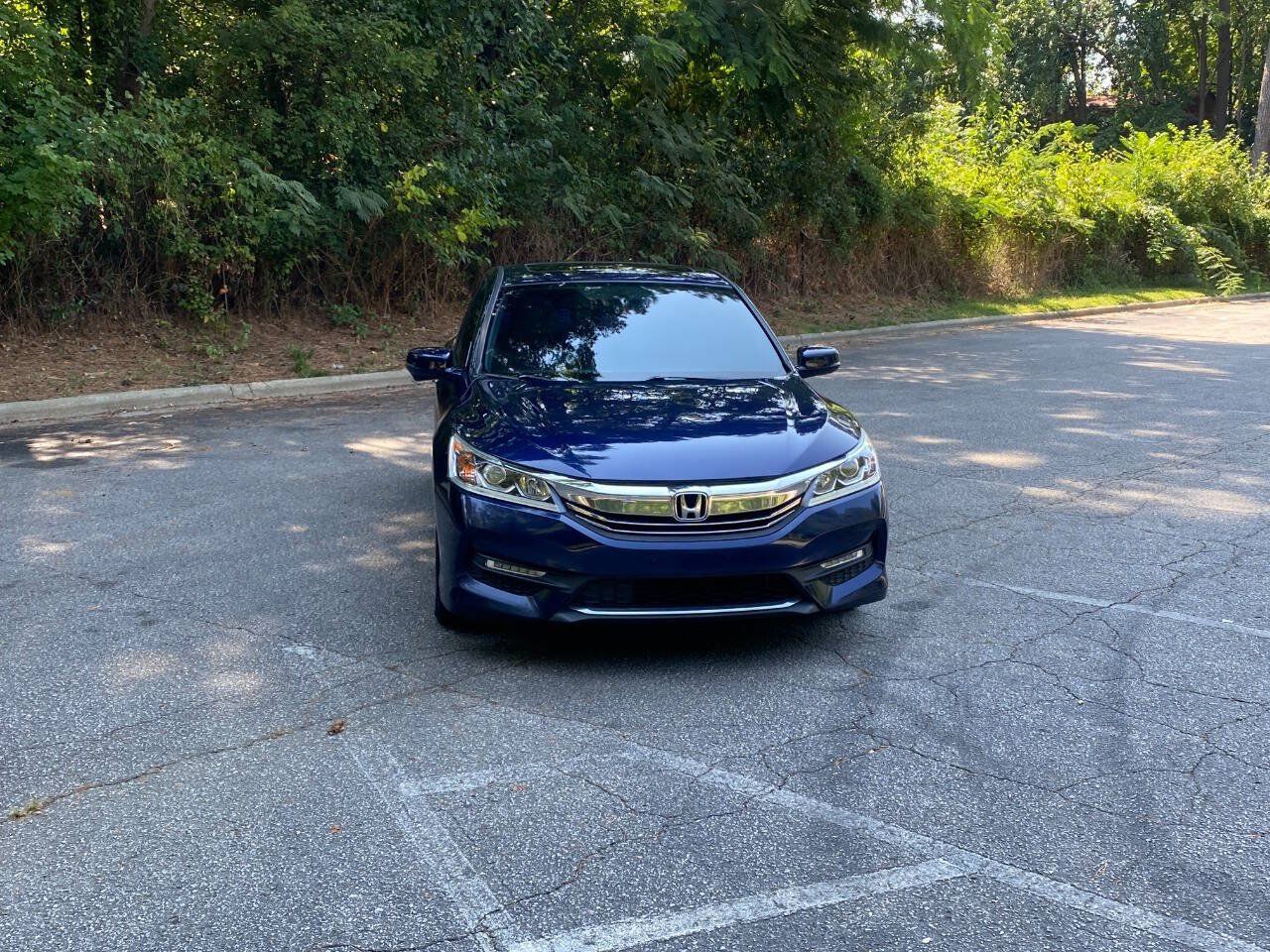 Used 2017 Honda Accord EX image 2