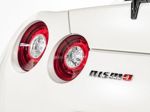 Used 2016 Nissan GT-R NISMO AWD/4WD image 47