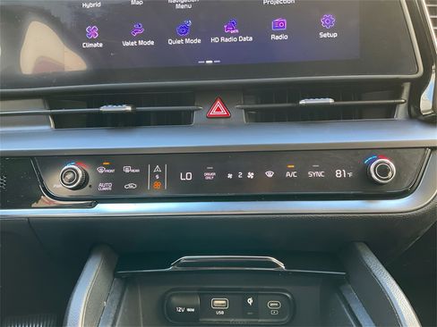 Used 2025 Kia Sportage EX w/ EX Premium Package image 24