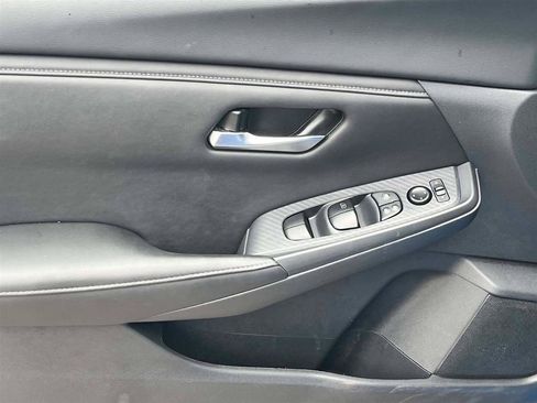 Used 2025 Nissan Sentra SV FWD image 13