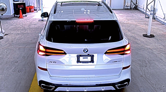 Used 2024 BMW X5 xDrive40i w/ M Sport Package AWD/4WD image 12