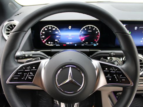 Used 2025 Mercedes-Benz GLA 250 4MATIC image 17