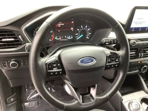 Used 2022 Ford Escape SE w/ SE Sport Appearance Package image 19