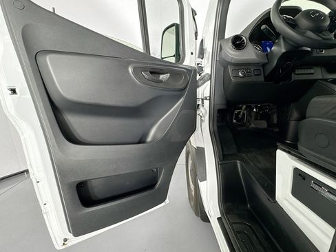 Used 2023 Mercedes-Benz Sprinter 2500 image 20