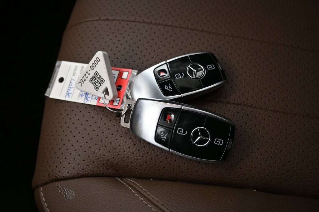 Used 2023 Mercedes-Benz E 350 4MATIC Sedan image 34