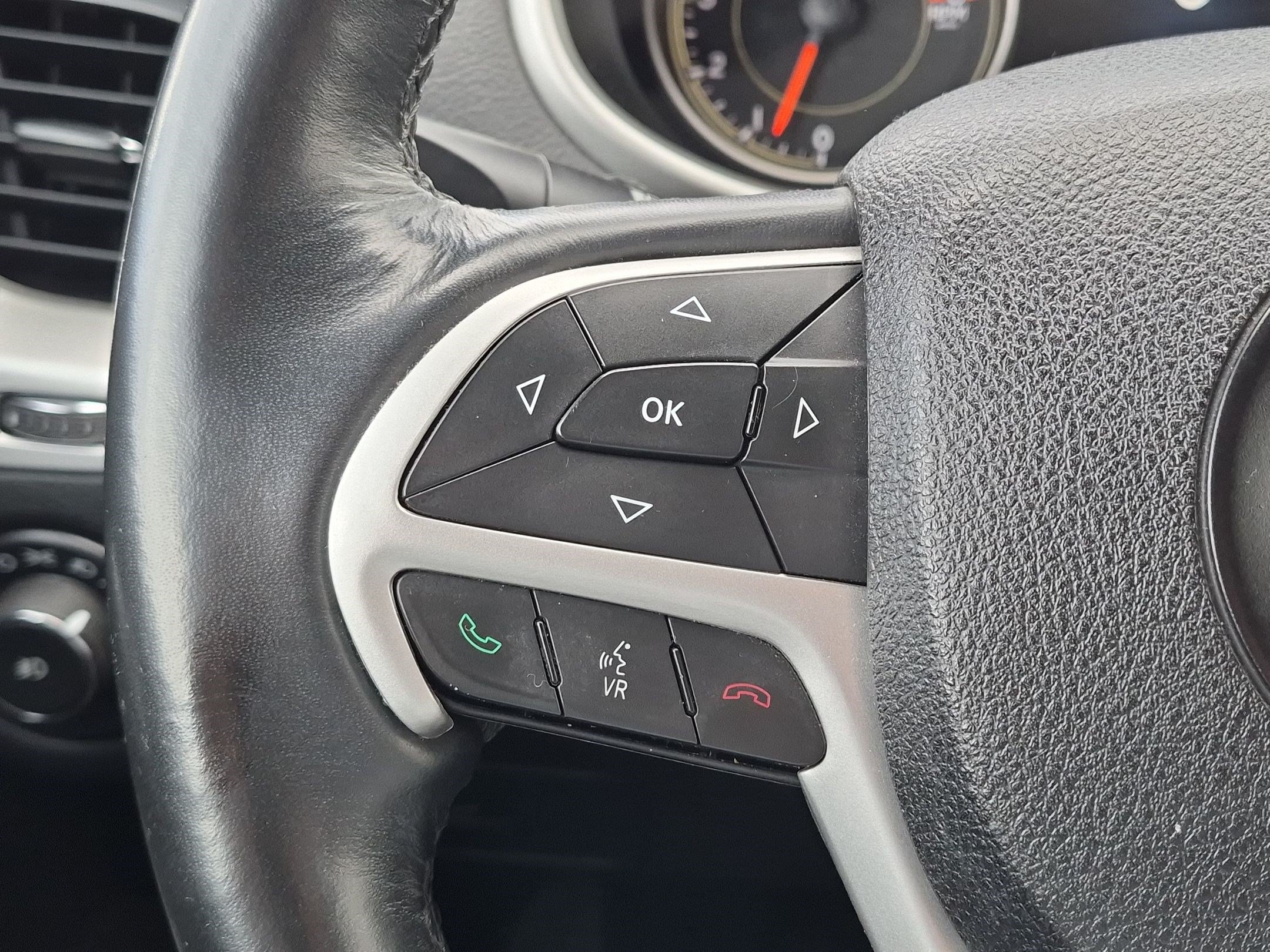 Used 2016 Jeep Cherokee Trailhawk w/ Cold Weather Group AWD/4WD image 19