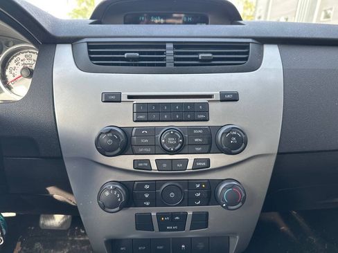 Used 2010 Ford Focus SE FWD image 11