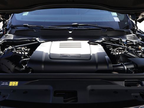 Certified 2025 Land Rover Discovery S image 33