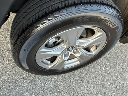 Used 2025 Toyota RAV4 XLE image 23