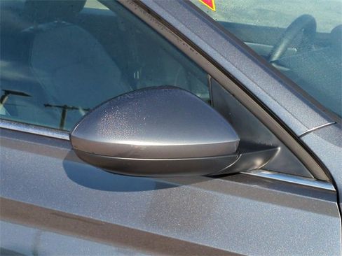 Used 2025 Volkswagen Jetta SE image 12