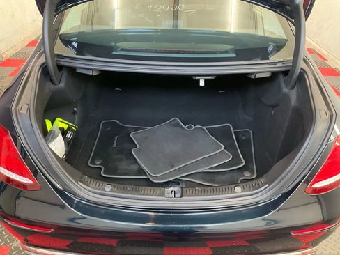 Used 2017 Mercedes-Benz E 300 4MATIC image 5