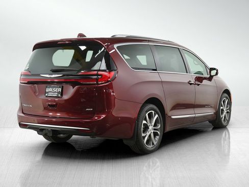 Used 2021 Chrysler Pacifica Pinnacle image 5
