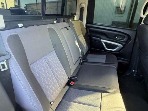 Used 2021 Nissan Titan SV image 15