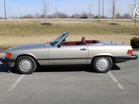 Used 1989 Mercedes-Benz 560 SL image 2