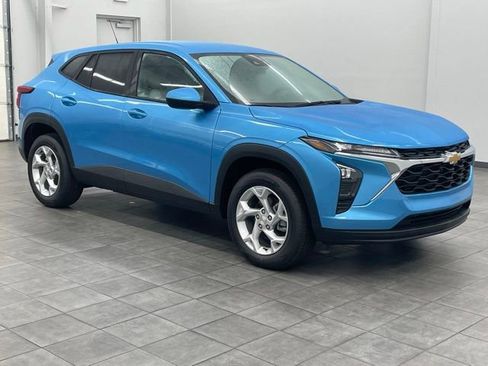 New 2026 Chevrolet Trax LS w/ LS Convenience Package FWD image 1
