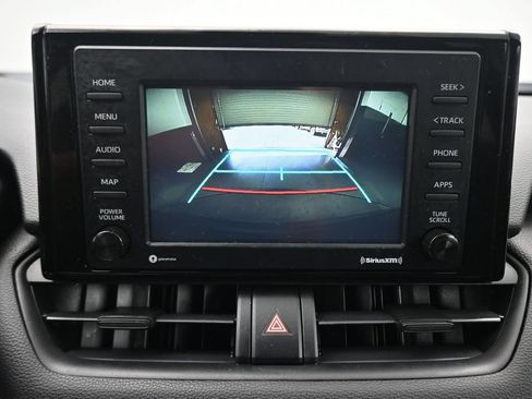 Used 2021 Toyota RAV4 LE FWD image 18