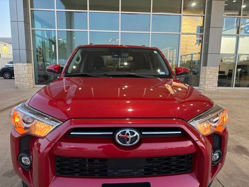 Used 2022 Toyota 4Runner SR5 AWD/4WD image 27