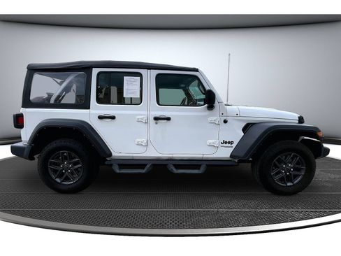 Certified 2022 Jeep Wrangler Unlimited Sport AWD/4WD image 15