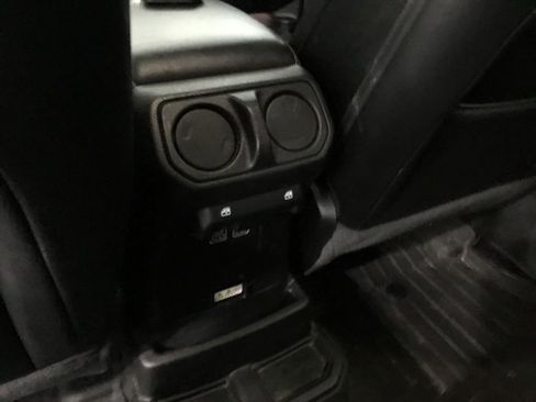 Used 2020 Jeep Wrangler Unlimited Sahara AWD/4WD image 30