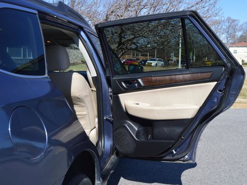 Used 2017 Subaru Outback 2.5i Limited image 20