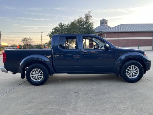 Used 2019 Nissan Frontier SV image 8