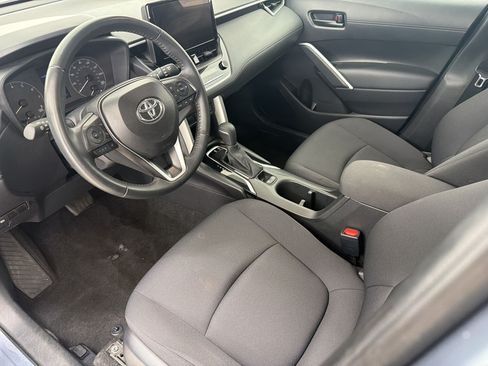 Used 2025 Toyota Corolla Cross LE FWD image 4