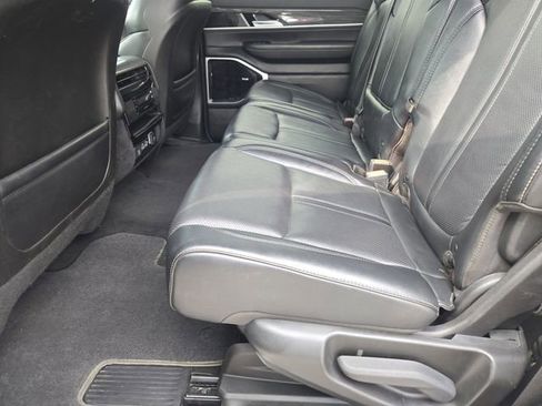 Used 2022 Jeep Wagoneer Series III w/ Premium Group I AWD/4WD image 31