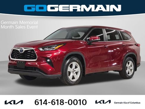 Used 2023 Toyota Highlander LE FWD image 1
