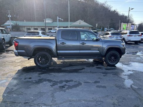 Used 2022 Toyota Tacoma SR5 image 2