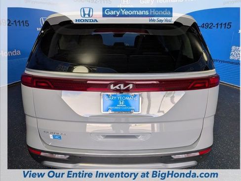 Used 2024 Kia Carnival EX FWD image 7